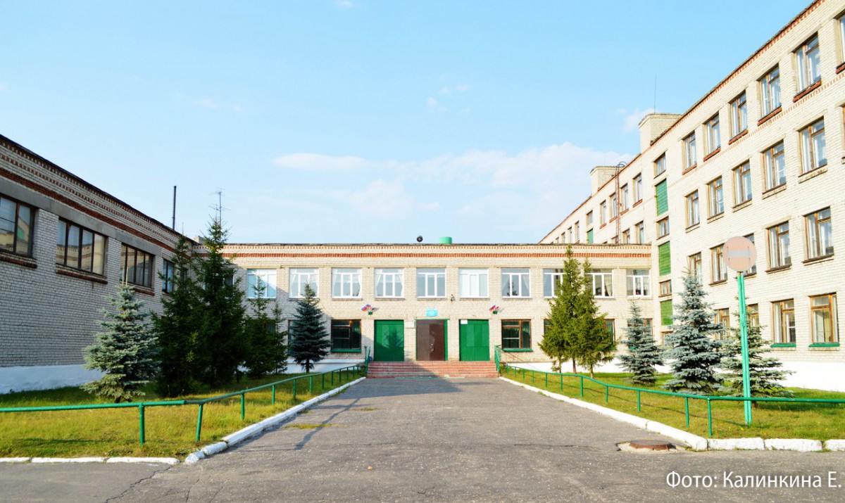 Фото школы спереди